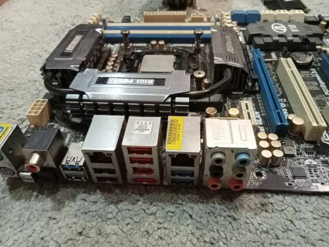 KIT LGA 1155: ASRock P67 Extreme6 + i5-2500 + 16GB