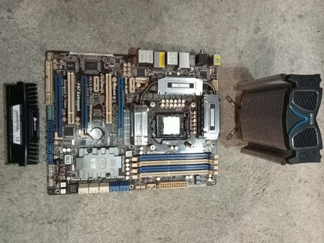 KIT LGA 1155: ASRock P67 Extreme6 + i5-2500 + 16GB