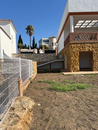 Chalet en venta en El Faro de Calaburra - Chaparral en Mijas