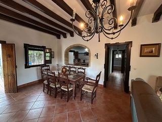 Chalet en venta en Carmona