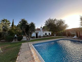 Chalet en venta en Carmona