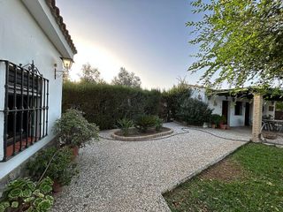 Chalet en venta en Carmona