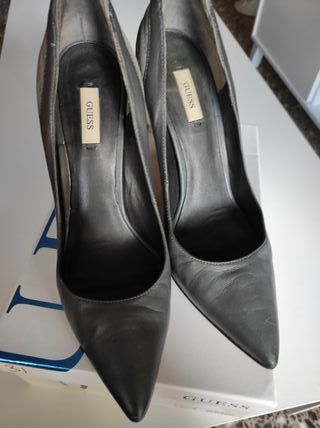 Zapatos tacón Guess gris oscuro talla 39