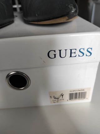 Zapatos tacón Guess gris oscuro talla 39