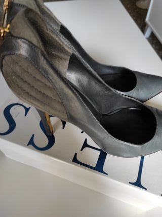 Zapatos tacón Guess gris oscuro talla 39