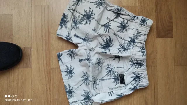 Pantalón corto niño palmeras zara