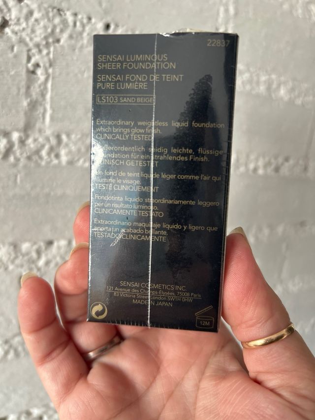 Sensai Luminous Sheer Foundation SPF 15