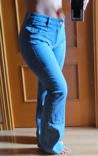 Pantalón vaquero acampanado mujer