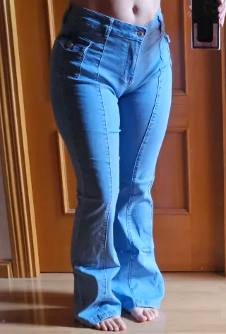 Pantalón vaquero acampanado mujer