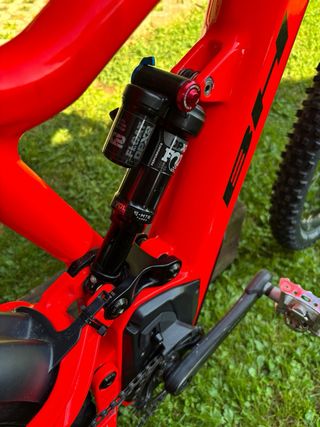 Bicicleta Eléctrica BH ATOMX Carbono