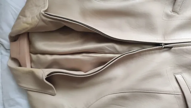 Chaqueta de piel beige hecha a medida en peletería