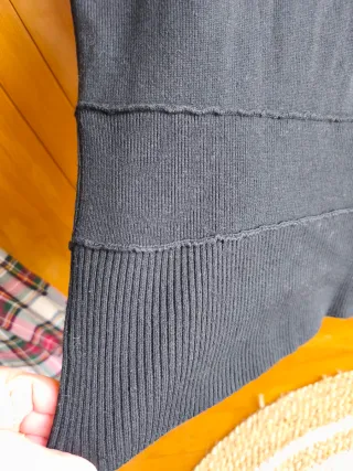 Jersey negro cuello alto sin mangas