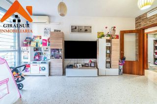 Piso en venta en Parque Alcosa - Jardines del Edén en Sevilla