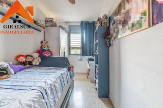 Piso en venta en Parque Alcosa - Jardines del Edén en Sevilla