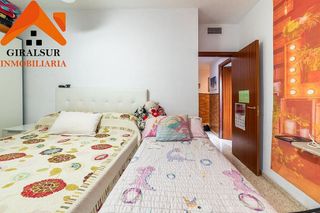 Piso en venta en Parque Alcosa - Jardines del Edén en Sevilla