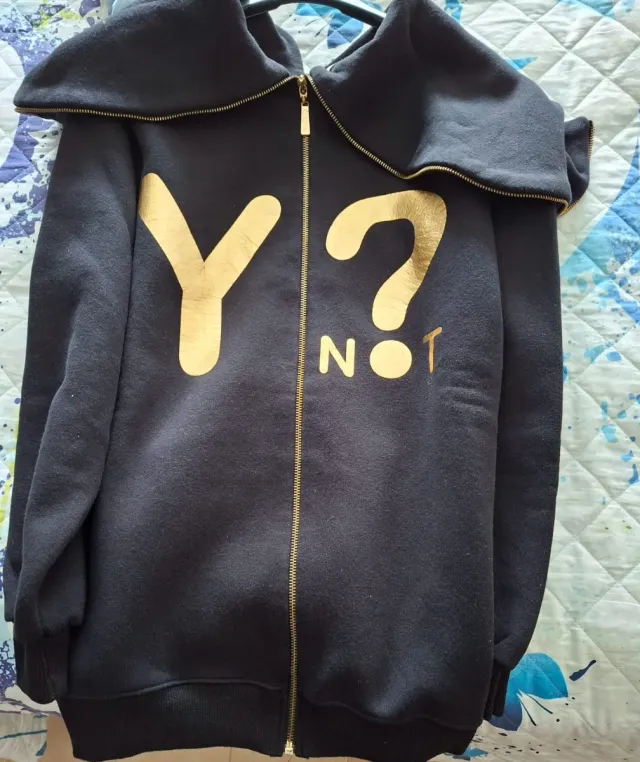 Felpa Ynot donna nera con stampa oro