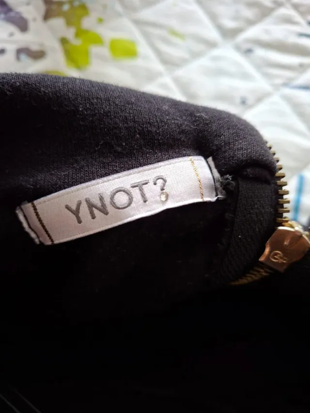 Felpa Ynot donna nera con stampa oro