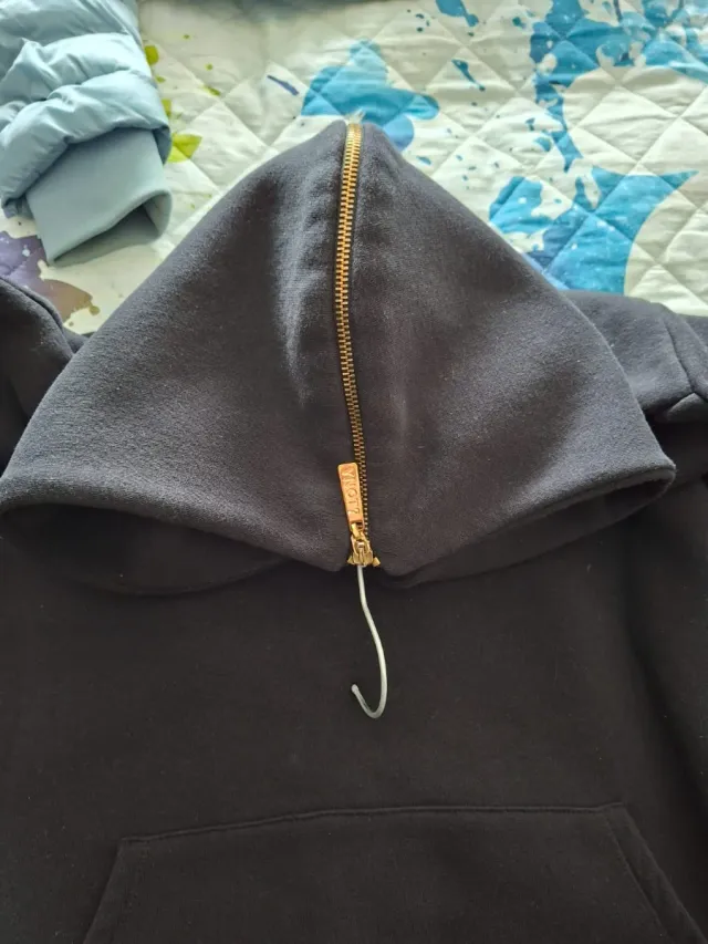 Felpa Ynot donna nera con stampa oro