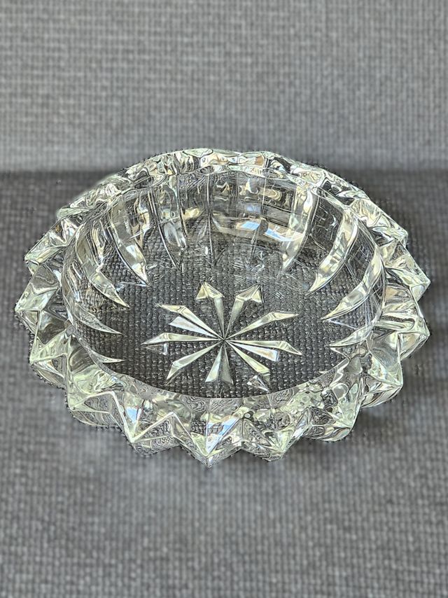 Cenicero de cristal tallado