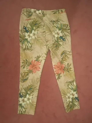 Pantalón estampado floral mujer