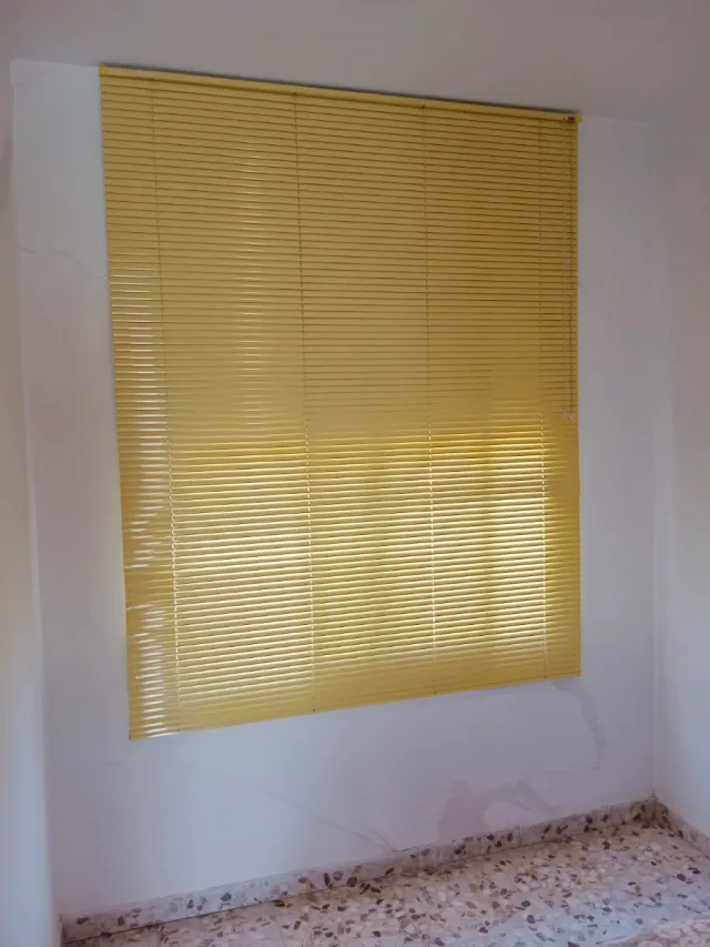 Persiana de aluminio lamas.