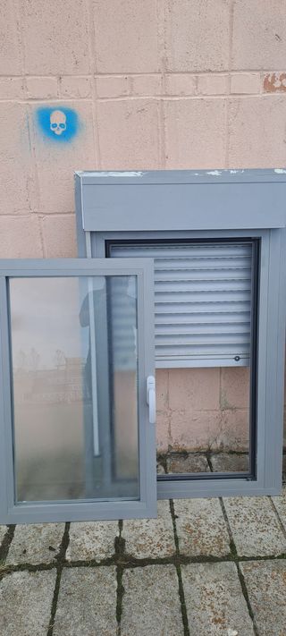 2 ventanas abatibles de aluminio