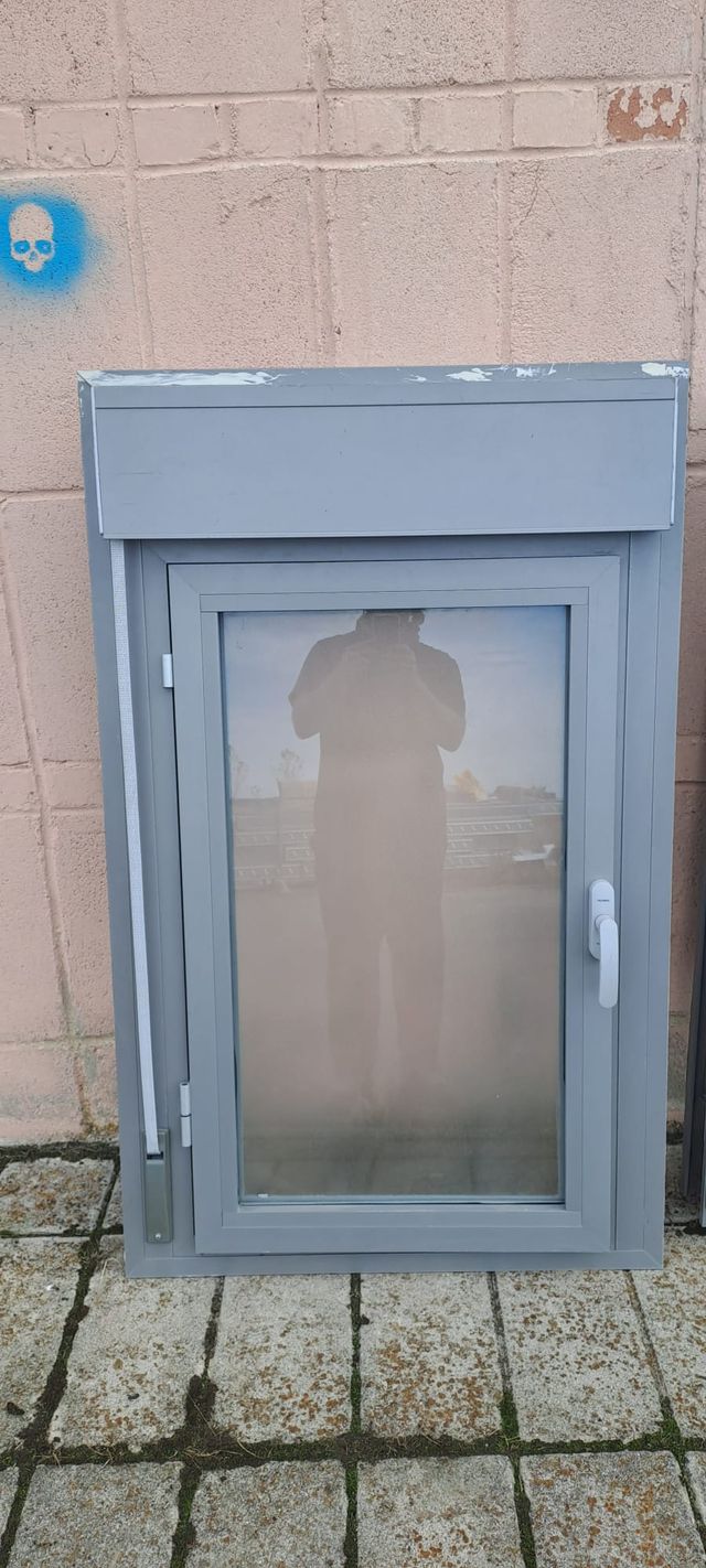 2 ventanas abatibles de aluminio