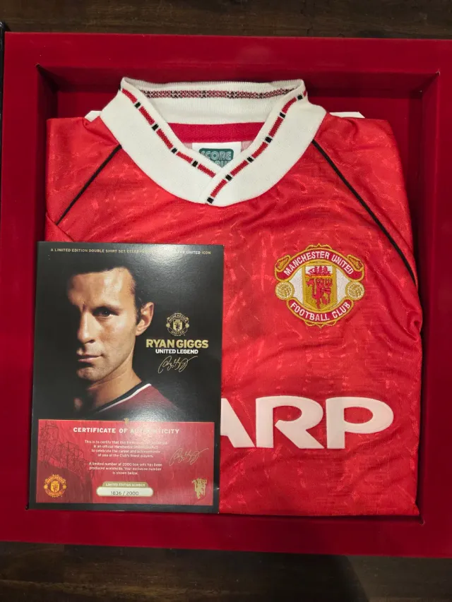 Caja Ryan Giggs United Legend