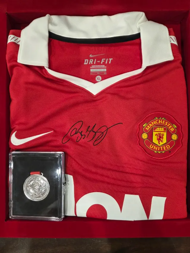 Caja Ryan Giggs United Legend