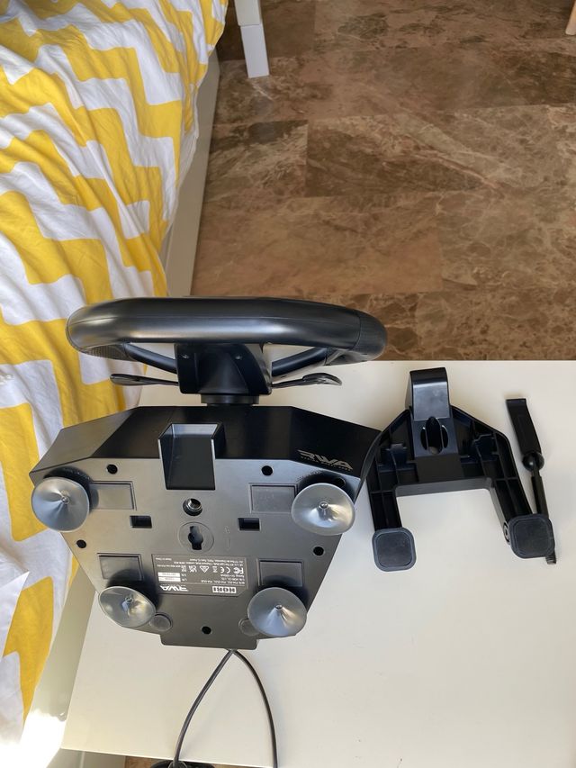 Volante Hori PS4 con Pedales