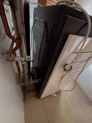 Caldera de pellet negra y blanca