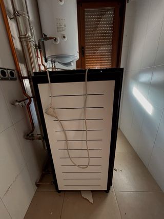 Caldera de pellet negra y blanca