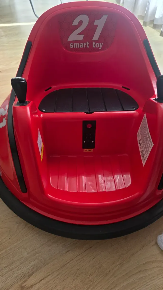 Coche infantil de choque rojo