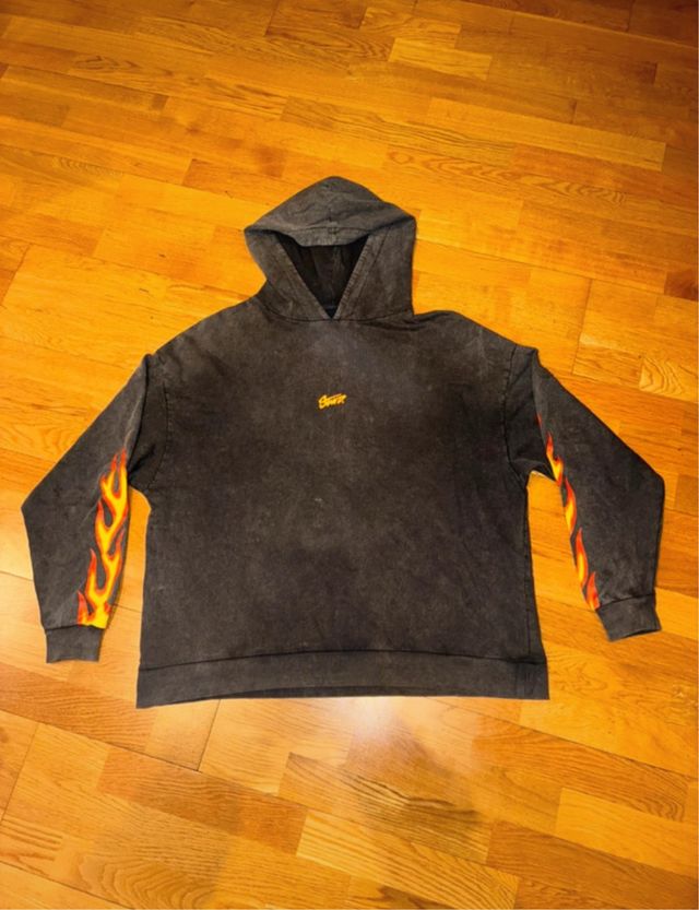 Sudadera Pull&Bear con estampado de llamas