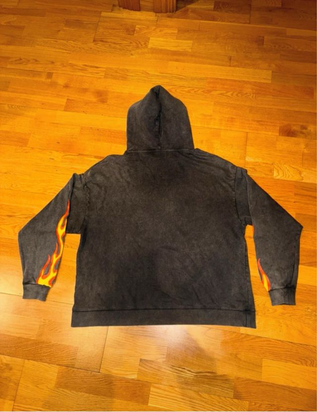 Sudadera Pull&Bear con estampado de llamas