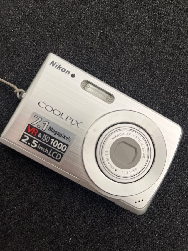Cámara Digital Nikon Coolpix 7.1 MP