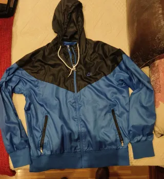 Chaqueta Nike Azul y Negra con Capucha