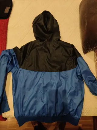 Chaqueta Nike Azul y Negra con Capucha