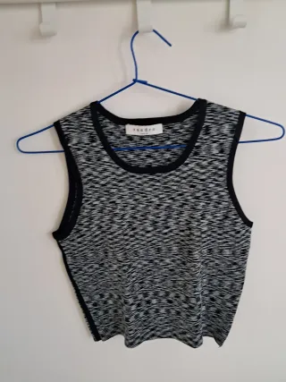 Top/chaleco Sandro negro y gris