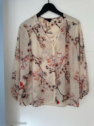 Blusa H&M floral semitransparente