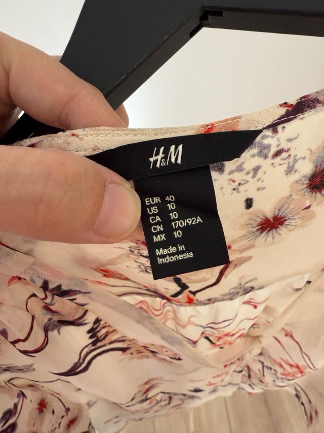 Blusa H&M floral semitransparente