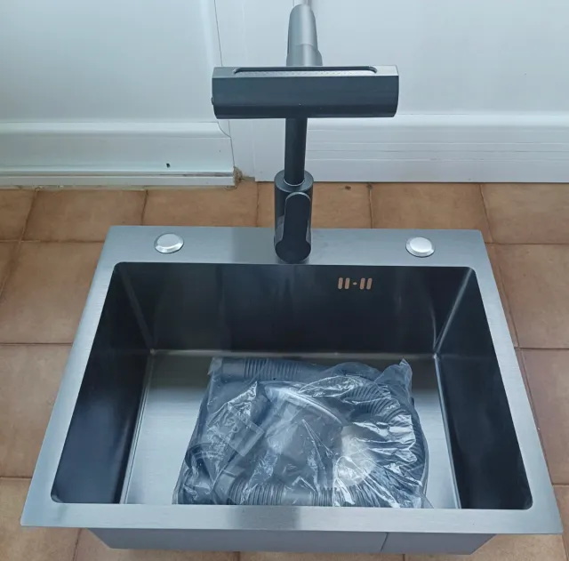 FREGADERO INOX NEGRO 50X40 Y GRIFO NUEVOS A 75 EUR