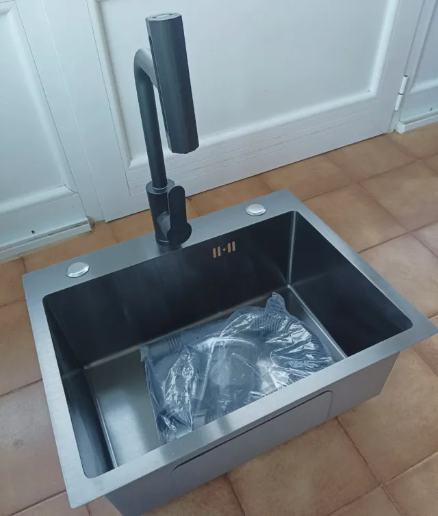 FREGADERO INOX NEGRO 50X40 Y GRIFO NUEVOS A 75 EUR