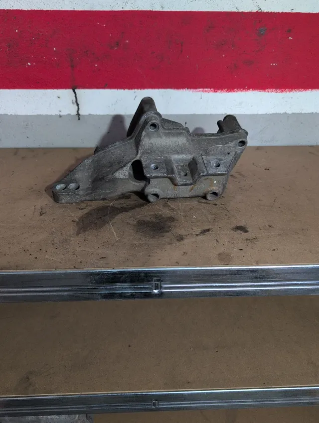 Soporte Motor 036199275