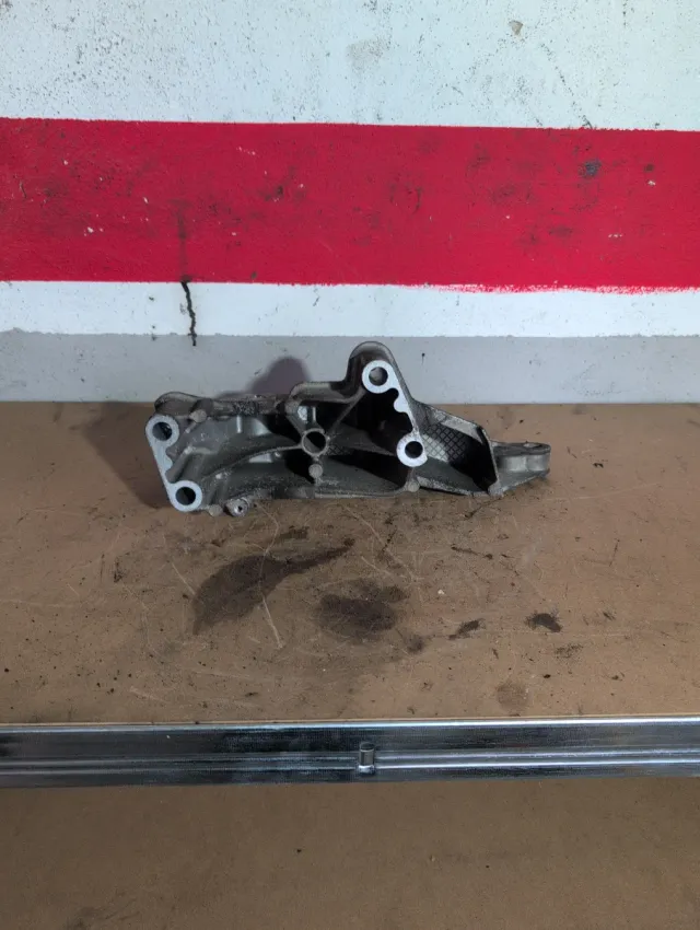 Soporte Motor 036199275