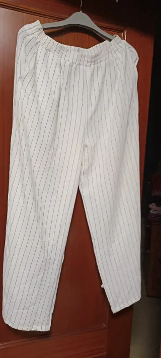 Conjunto pantalón y Blusa blanca con rayas y nudo