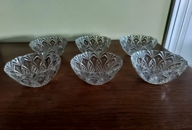 Cuencos de cristal tallado