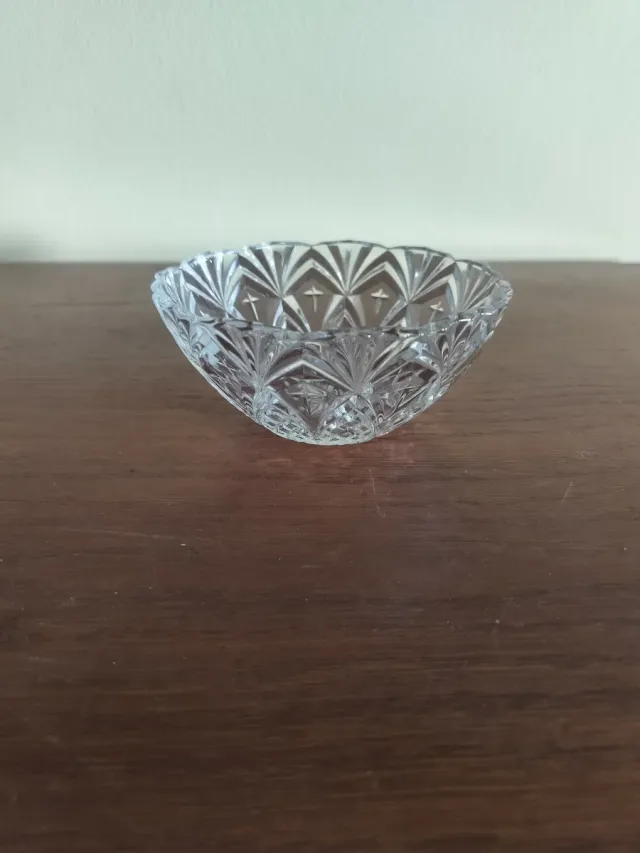 Cuencos de cristal tallado