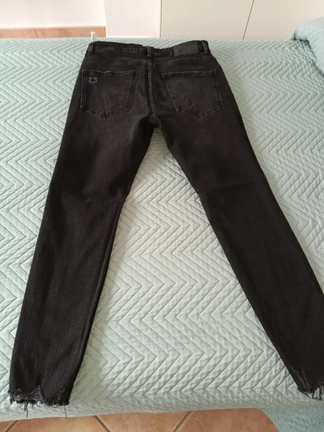 Pantalón vaquero negro Pull&Bear Talla 40