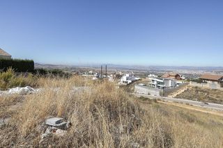 Terreno en venta en Zubia (La)